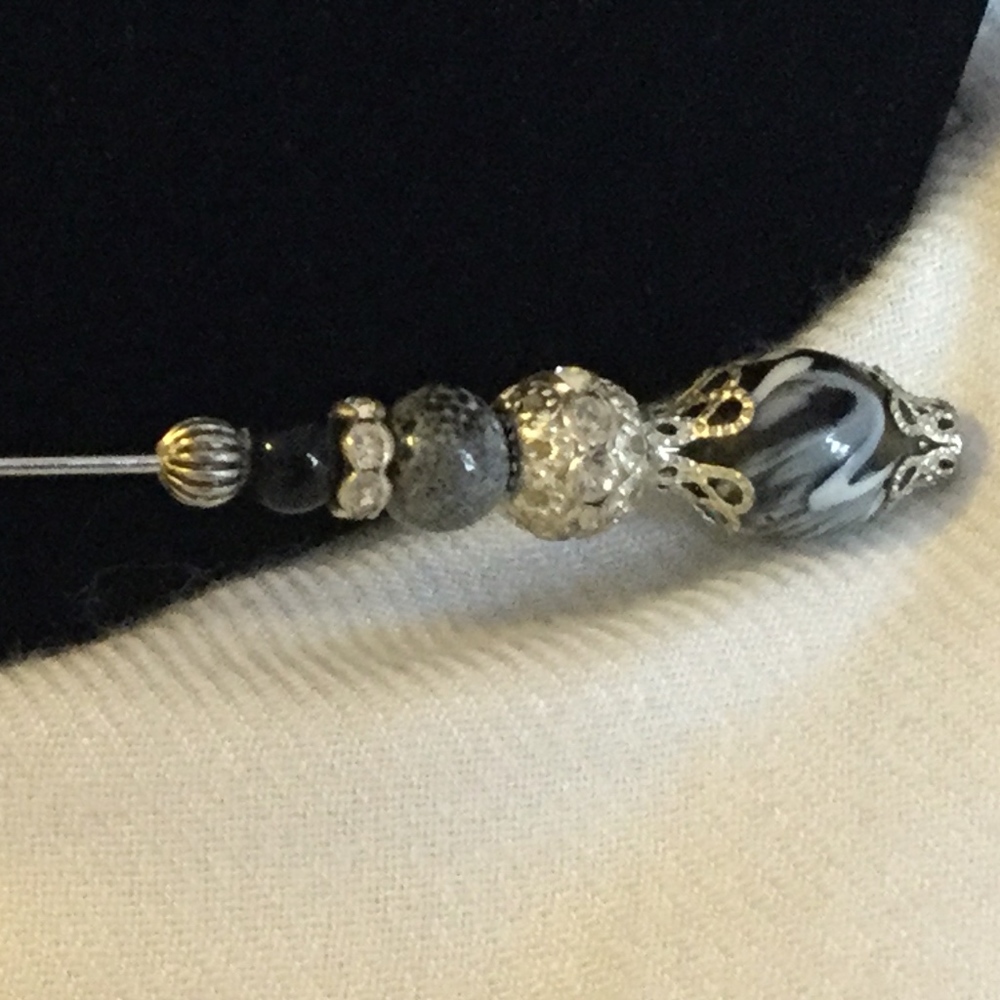 💥 Vintage Style Black & Silver Hat Pin 💥